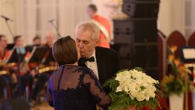 Ples na Hradě: Prezident Miloš Zeman s chotí Ivanou