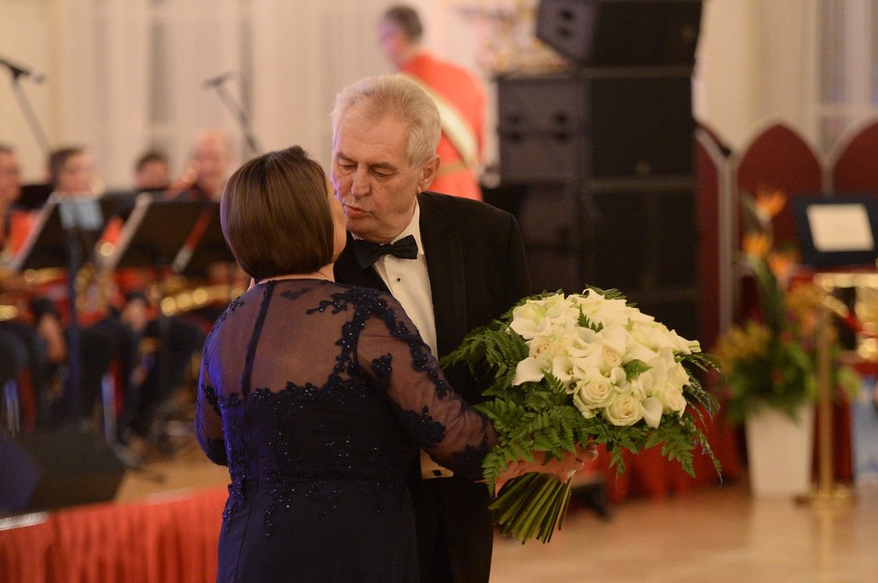 Ples na Hradě: Prezident Miloš Zeman s chotí Ivanou (2017)