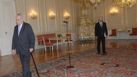 Prezident Miloš Zeman předčasně odešel z tiskové konference s premiérem Bohuslavem Sobotkou (ČSSD)