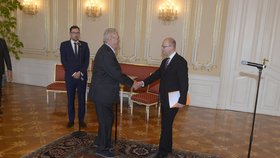 Prezident Miloš Zeman předčasně odešel z tiskové konference s premiérem Bohuslavem Sobotkou (ČSSD)