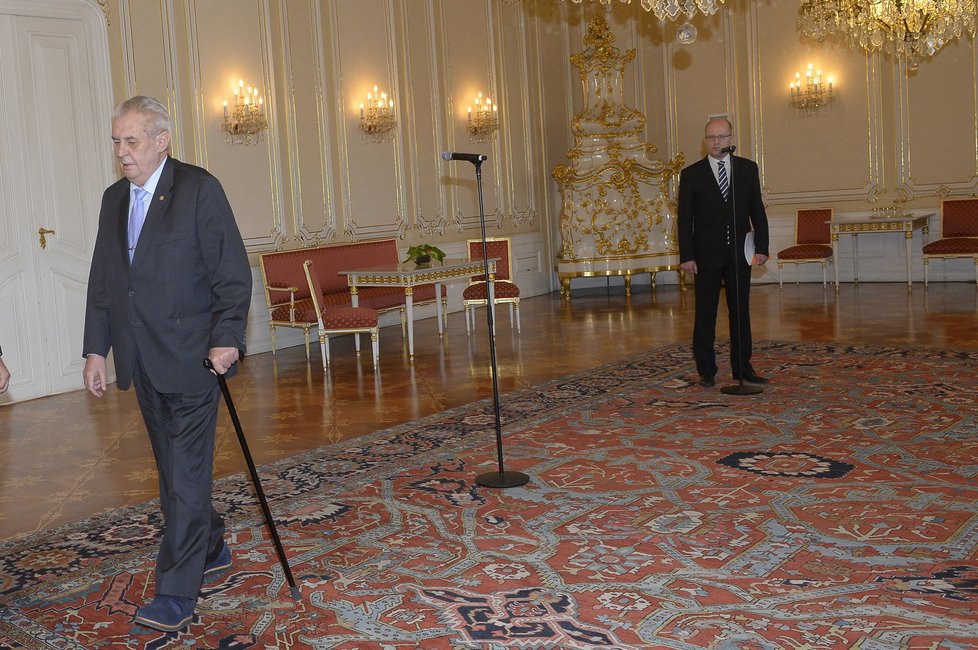 Prezident Miloš Zeman předčasně odešel z tiskové konference s premiérem Bohuslavem Sobotkou (ČSSD).