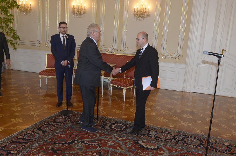 Prezident Miloš Zeman předčasně odešel z tiskové konference s premiérem Bohuslavem Sobotkou (ČSSD).