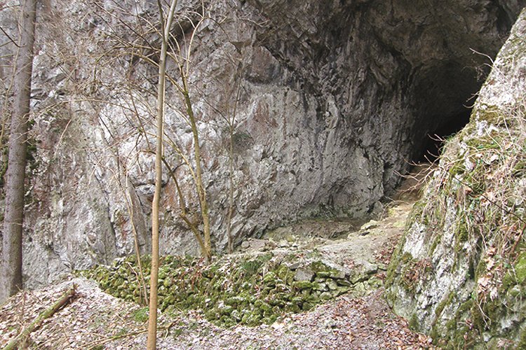 V ústí Rytířské jeskyně stál hrad, jehož jméno dnes neznáme