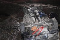 Auto v Hradčanech skončilo v rybníce: Spolujezdec nehodu nepřežil