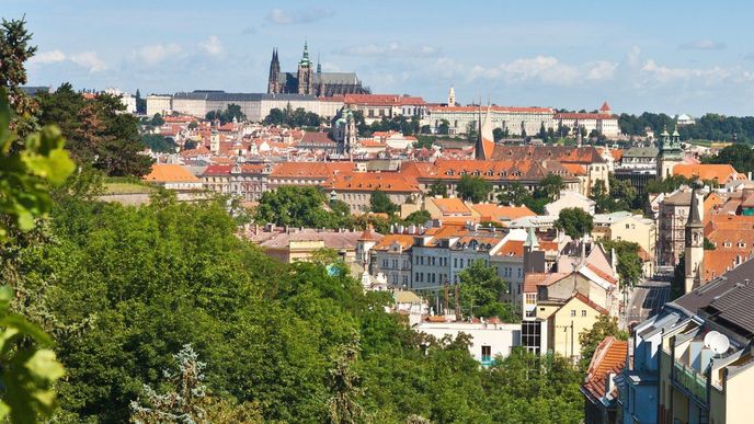 Viděno ekonomicky, Česká republika dosud vykazuje vysokou disciplinovanost a odpovědnost; leč ta občansko-společenská těžce pokulhává.