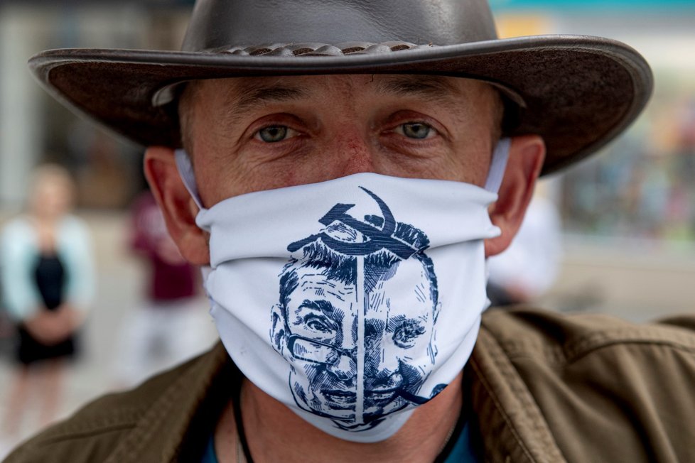 Protest na vyjádření nesouhlasu s chováním vlády nejen při koronavirové epidemii v Hradci Králové