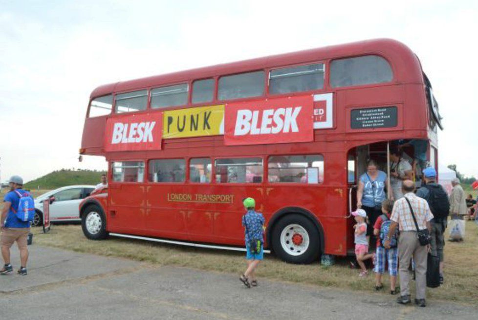 V legendárním londýnském doubledeckeru z roku 1966 Blesk nabízel několik druhů kávy.