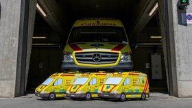 Letecký záchranář vymyslel plyšovou sanitku, má učit děti volat 155.