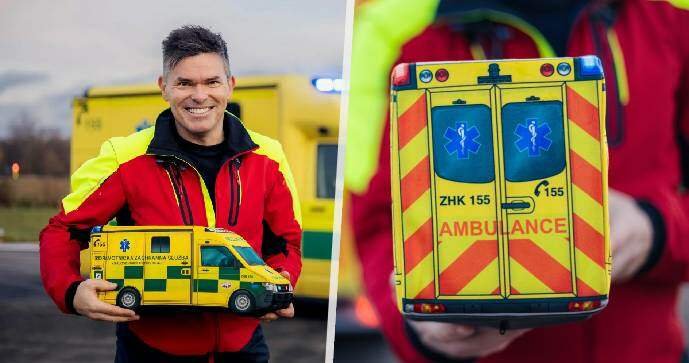 Letecký záchranář vymyslel plyšovou sanitku, má učit děti volat 155.