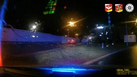 Policistům v Hradci Králové ujížděl mladík bez řidičáku, pod vlivem alkoholu a v cizím autě.