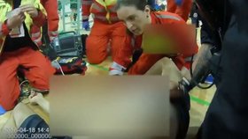 Záchrana života ve sportovní hale v Hradci Králové