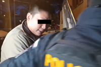 Cizinec měl útočit v hradeckém obchoďáku: Soud ho poslal do vazby