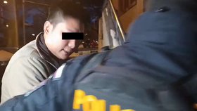 Soud v H. Králové poslal do vazby cizince, který podle policie útočil v pátek v obchodním centru.