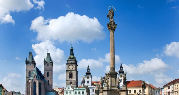 Velké náměstí v Hardci Králové dominuje katedrála Sv. Ducha