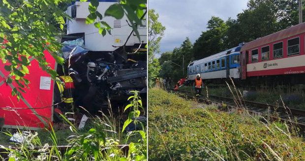 Smrt na přejezdu: Děti (†5 a †8) zemřely se svými rodiči, vlak smetl jejich vůz