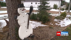 V jedné obci ukradla také dva sněhuláky, na místě zbyl u pouze jeden.