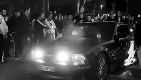 Tragédie na tuningovém srazu. Mustang vletěl do lidí.