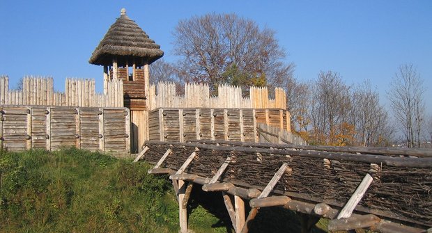 Vývoj hradu 1: Slovanská hradiska