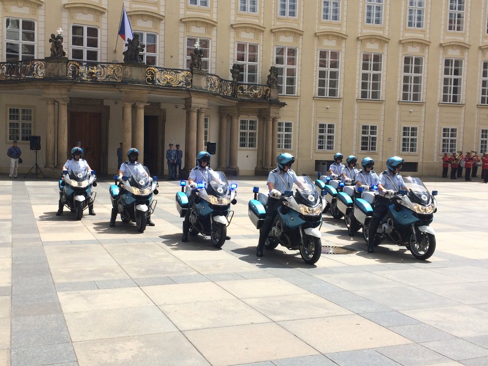 Přehlídka na Pražském hradě při příležitosti 100 let od ceremoniálu legionářů ve francouzském Darney