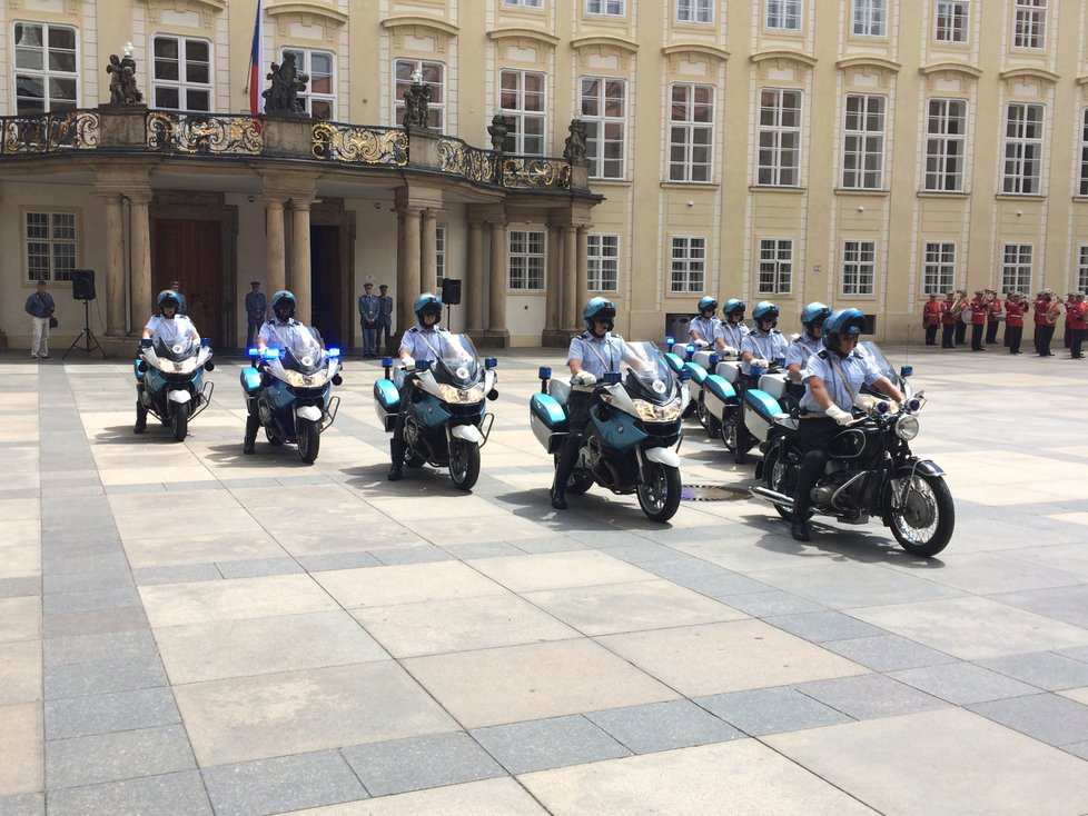 Přehlídka na Pražském hradě při příležitosti 100 let od ceremoniálu legionářů ve francouzském Darney