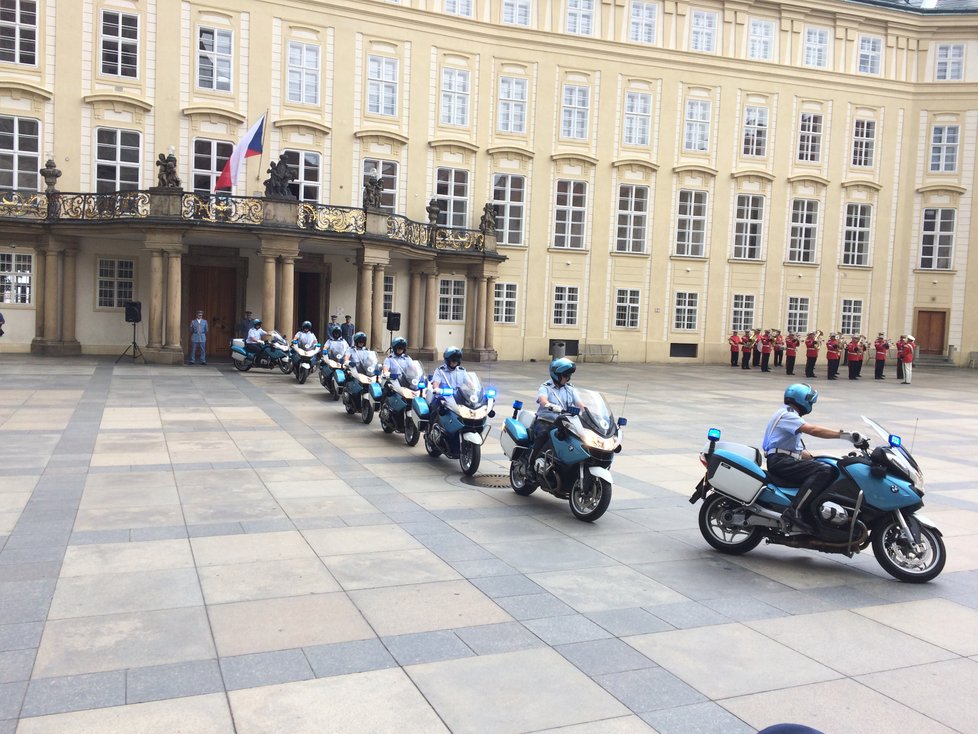 Přehlídka na Pražském hradě při příležitosti 100 let od ceremoniálu legionářů ve francouzském Darney