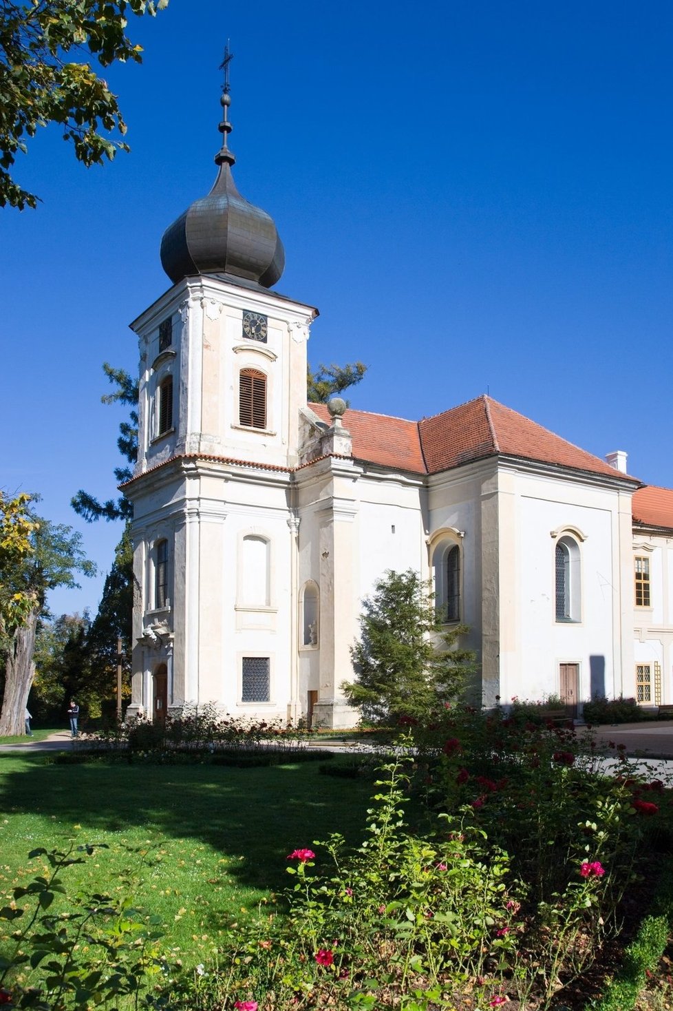 Romantický zámek Loučeň s rozlehlým parkem, labyrintáriem a celou řadou dalších zajímavostí.