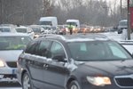 Provoz na hraničním přechodu do Bavorska v Pomezí nad Ohří komplikovaly 25. ledna 2021 kolony. Způsobili je pendleři, kteří čekali na povinné testy na koronavirus (25. 1. 2021).