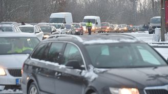 U německých hranic stojí kvůli povinným testům kolony pendlerů