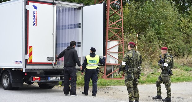 Nová uprchlická stezka protíná Česko, tvrdí Němci. Naštvali Chovance