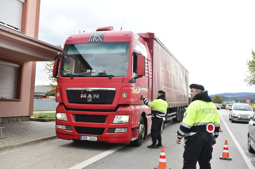 České hranice kontroluje při cvičení kolem 350 policistů a vojáků.