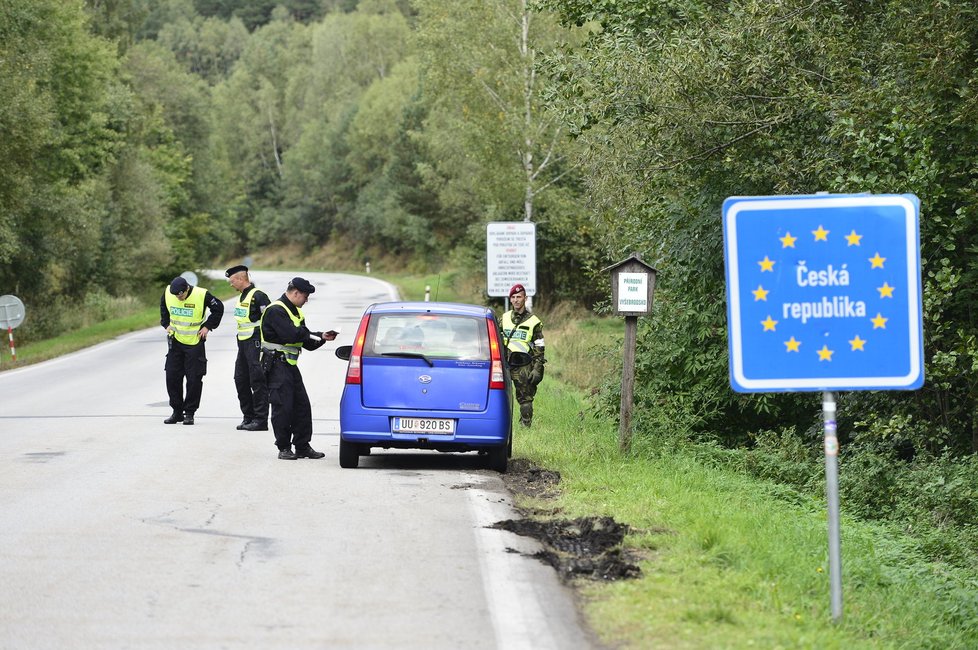 České hranice kontroluje při cvičení kolem 350 policistů a vojáků.