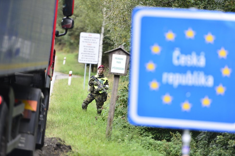 České hranice kontroluje při cvičení kolem 350 policistů a vojáků.