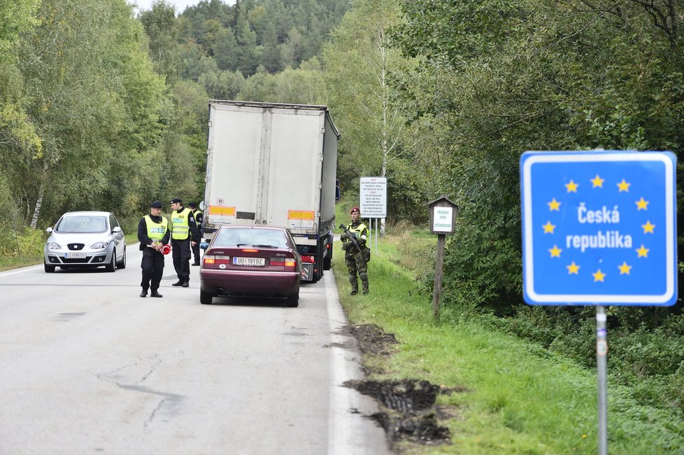 Loňské společné cvičení armády a policie na hranicích