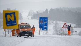 Uzavřený hraniční přechod s Rakouskem Nové Hrady-Pyhrabruck na snímku ze 14. ledna 2021.