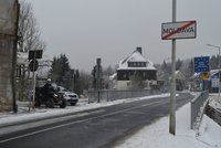 Ukradnou nám krávu, bojí se Češi uprchlíků. Ti chodí z Německa nakupovat