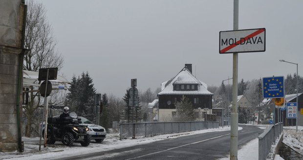 Hranice mezi Českem a Německem občas uprchlíci překročí. Policie je vrací zpět.