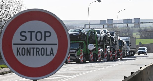 Do Rakouska už jen s negativním testem: Zdravotní kontroly nově i u Čechů a Slováků