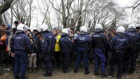 Aktivistka si stěžovala na zásah českých policistů. Podle prezidia postupovali zcela standardně.