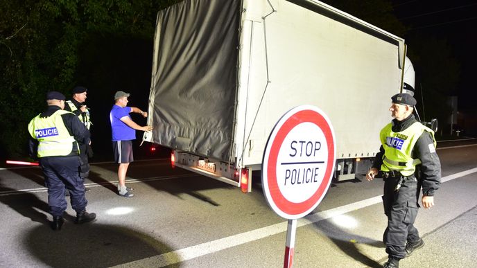 Kontroly na bývalých hraničních přechodech mezi Českem a Slovenskem.