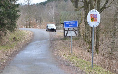 V současné době mohli hranici přejít jen pěší nebo cyklisté. Motoristé měli smůlu.