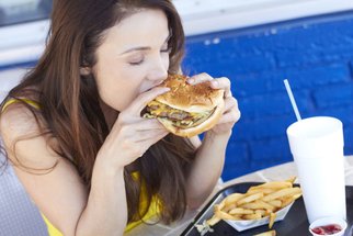 6 varovných příznaků, že vaše tělo ohrožuje nebezpečné množství tuku