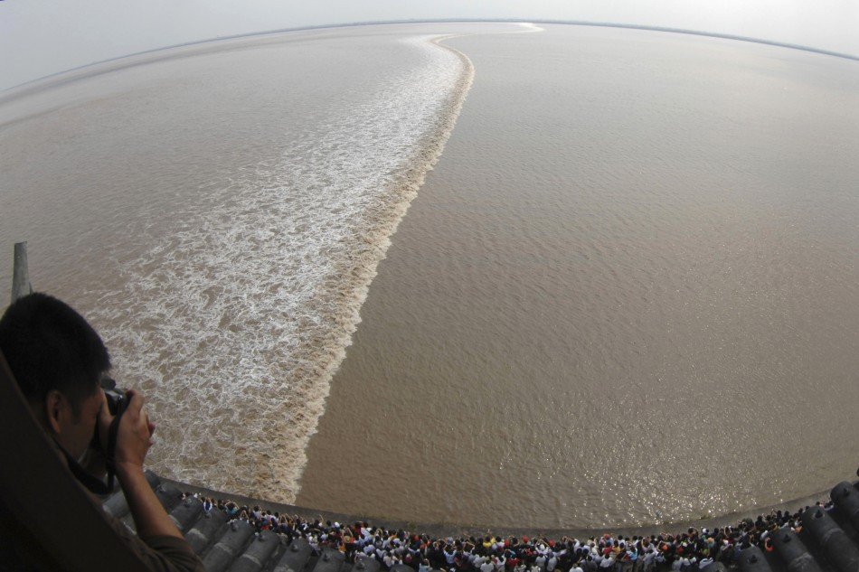 Tsunami na řece v Číně