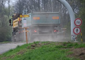 V Ostravě začala oprava hrází. Kvůli tomu bude několik měsíců uzavřená i oblíbená cyklostezka.
