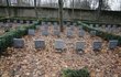 Hroby účastníků protikomunistického odboje na hřbitově v Ďáblicích.