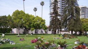 Hřbitov Westwood Village Memorial Park v Los Angeles