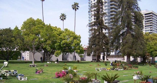 Hřbitov Westwood Village Memorial Park v Los Angeles