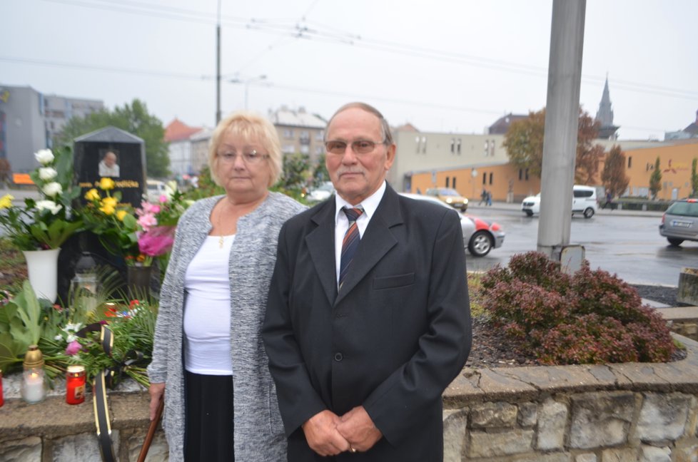 Rodiče zabitého policisty Eleonora a Roman Jedličkovi říkají, že čas rány neléčí...