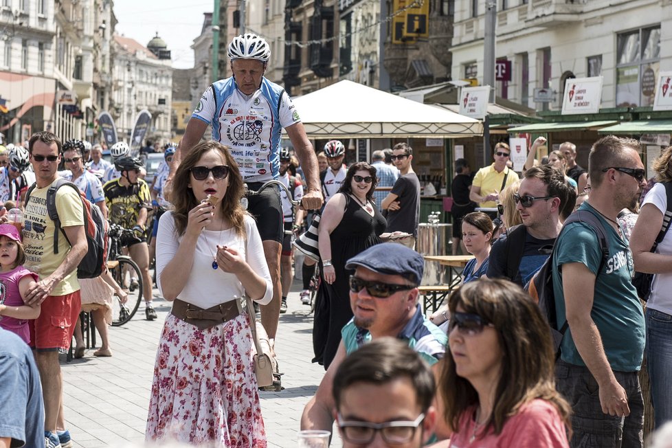 Josef (60) objel na vysokém kole sedmkrát celou zeměkouli, nyní pomáhá onkologicky nemocným dětem.