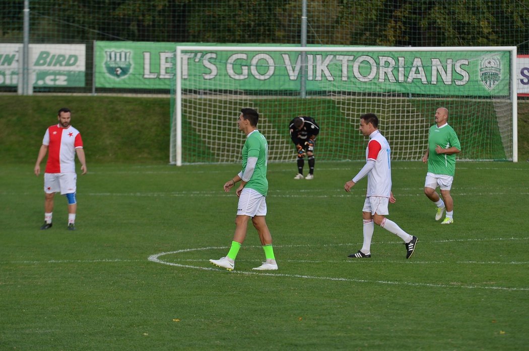 Hrdličkovi se s tátou (†56) rozloučili na fotbalovém hřišti