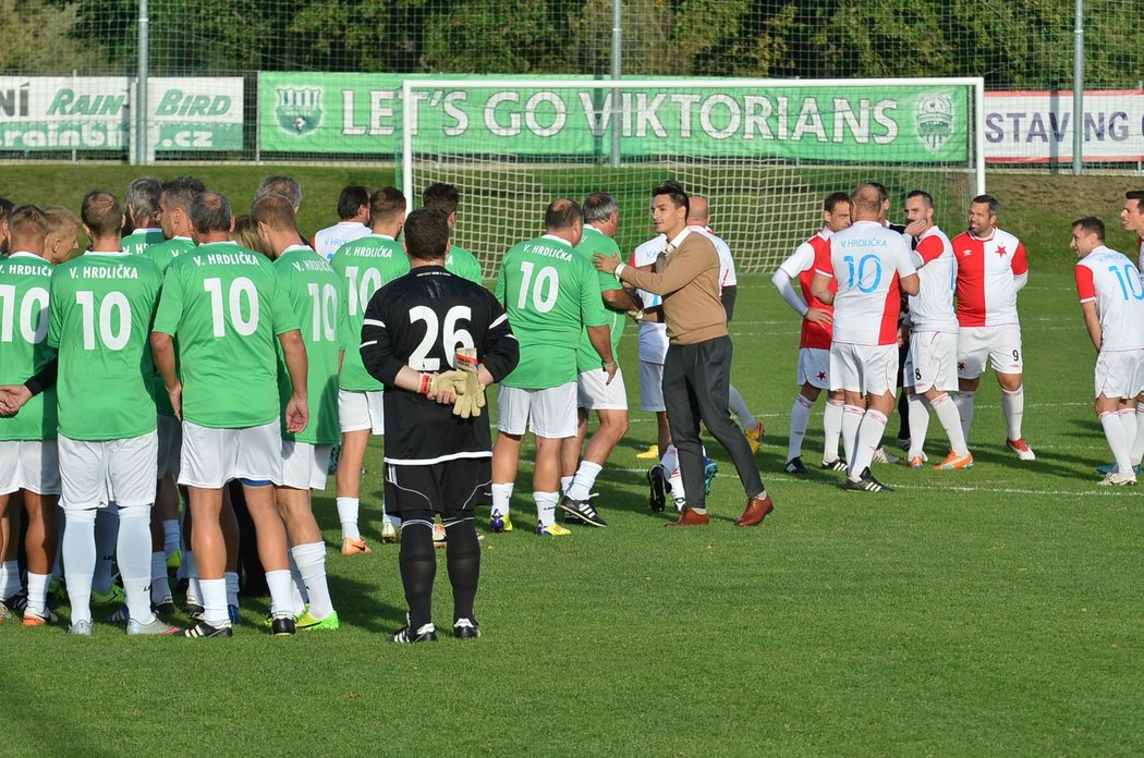 Hrdličkovi se s tátou (†56) rozloučili na fotbalovém hřišti